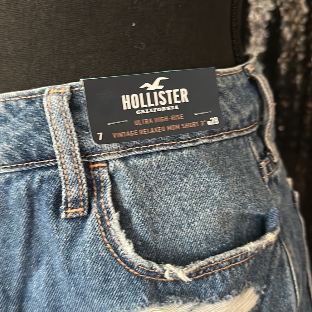Brand New Hollister Ultra High Rise Vintage Relaxed Mom Jean Shorts - Picture 2 of 4